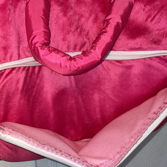 Ariana Grande Laptop Case - Picture 4 of 7